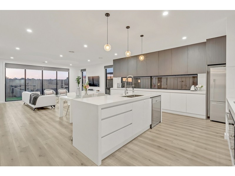 27 Birdsong Avenue, Mickleham VIC 3064