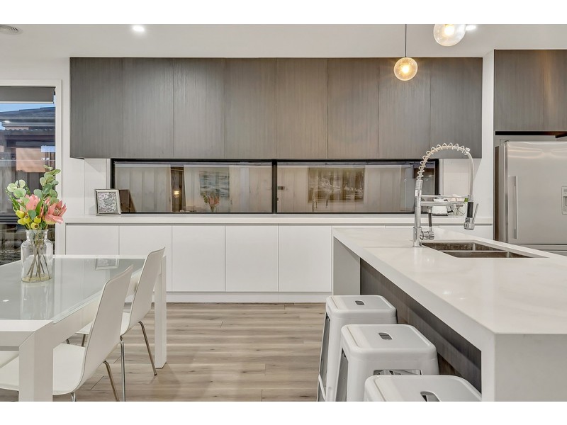 27 Birdsong Avenue, Mickleham VIC 3064