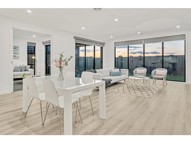 27 Birdsong Avenue, Mickleham VIC 3064