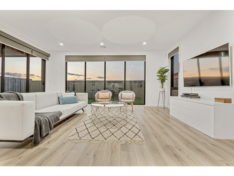 27 Birdsong Avenue, Mickleham VIC 3064