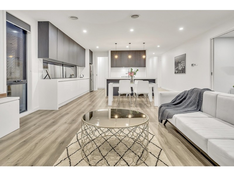 27 Birdsong Avenue, Mickleham VIC 3064