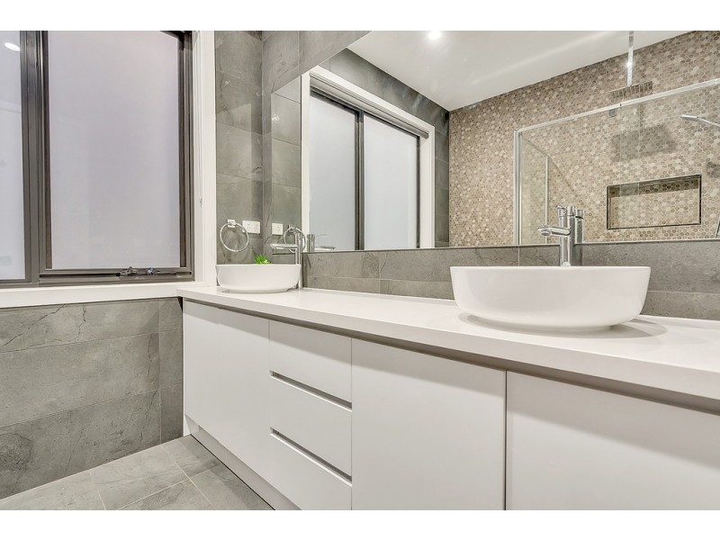 27 Birdsong Avenue, Mickleham VIC 3064