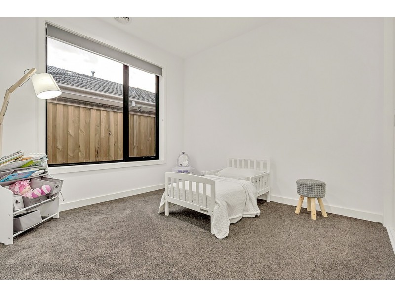 27 Birdsong Avenue, Mickleham VIC 3064