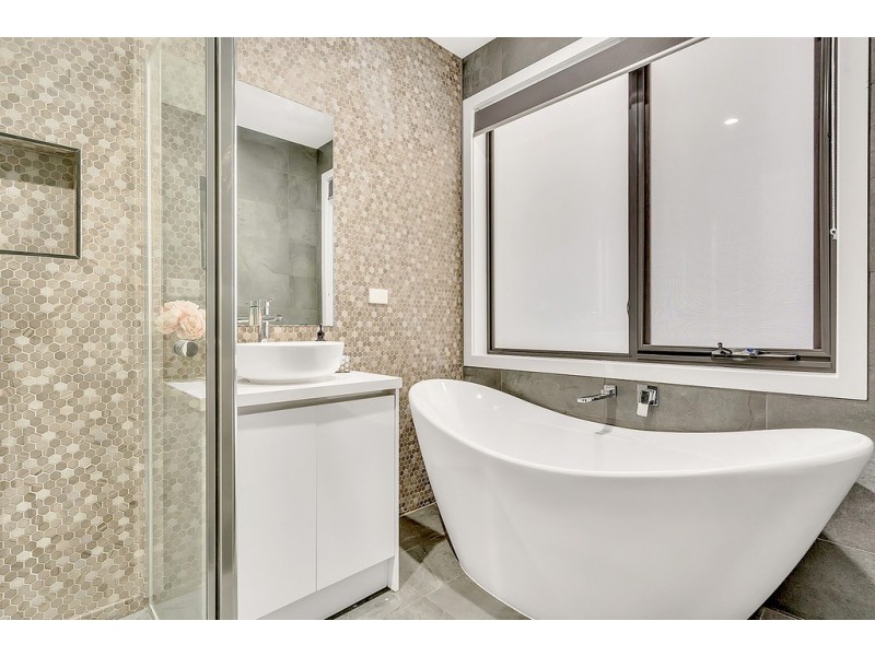 27 Birdsong Avenue, Mickleham VIC 3064