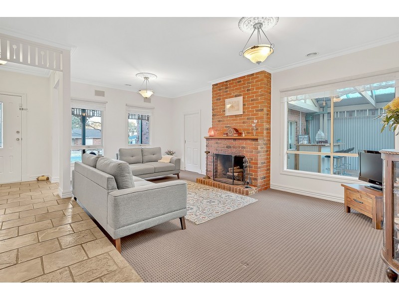 12 Chelmsford Court, Craigieburn VIC 3064
