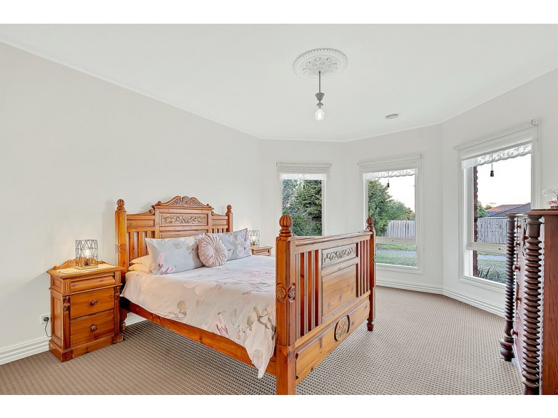 12 Chelmsford Court, Craigieburn VIC 3064
