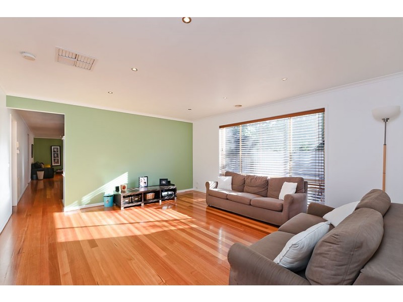 16 Botanic Rise, Craigieburn VIC 3064