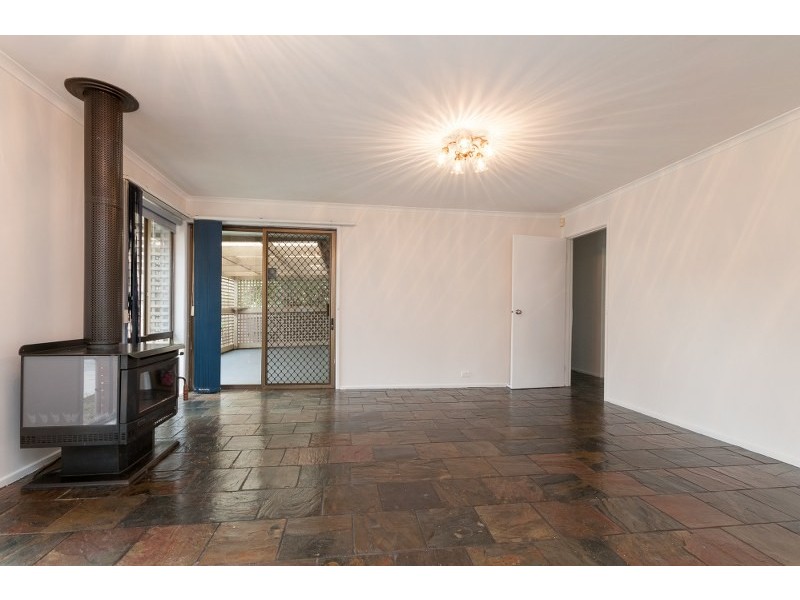 4 Axminster Drive, Craigieburn VIC 3064