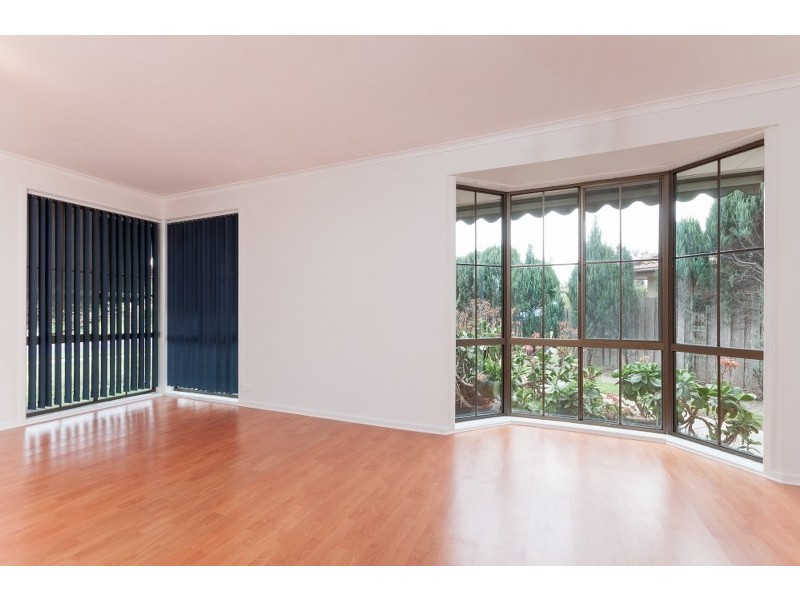 4 Axminster Drive, Craigieburn VIC 3064