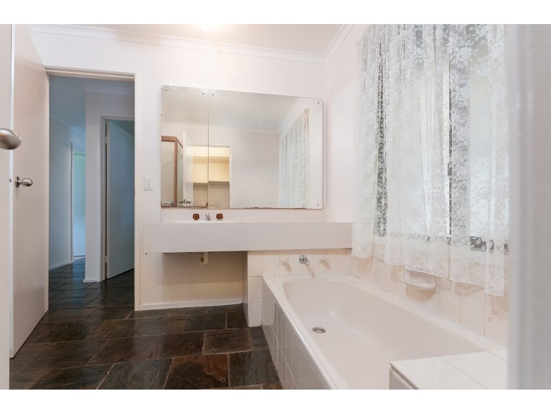 4 Axminster Drive, Craigieburn VIC 3064