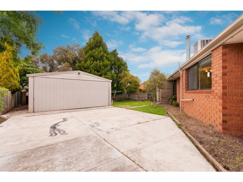 4 Axminster Drive, Craigieburn VIC 3064