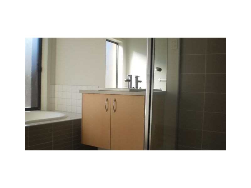 4 Eades Way, Craigieburn VIC 3064