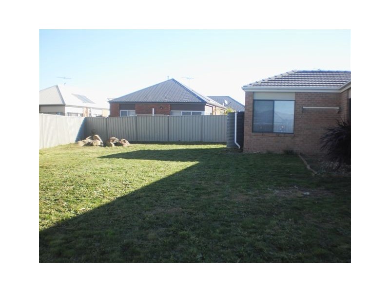 4 Eades Way, Craigieburn VIC 3064