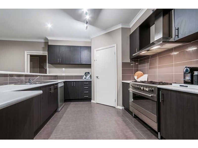 8 Coventry Lane, Craigieburn VIC 3064