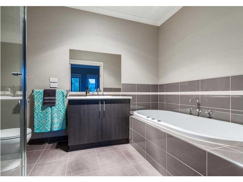 8 Coventry Lane, Craigieburn VIC 3064