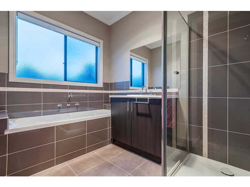 8 Coventry Lane, Craigieburn VIC 3064