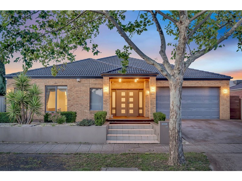28 St Andrews Drive, Craigieburn VIC 3064