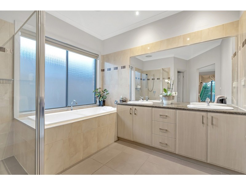 28 St Andrews Drive, Craigieburn VIC 3064