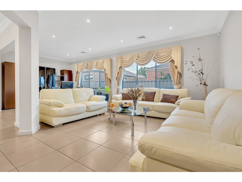 28 St Andrews Drive, Craigieburn VIC 3064