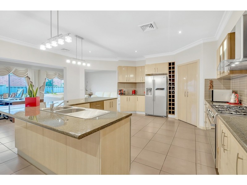 28 St Andrews Drive, Craigieburn VIC 3064
