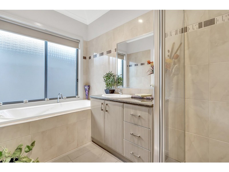 28 St Andrews Drive, Craigieburn VIC 3064