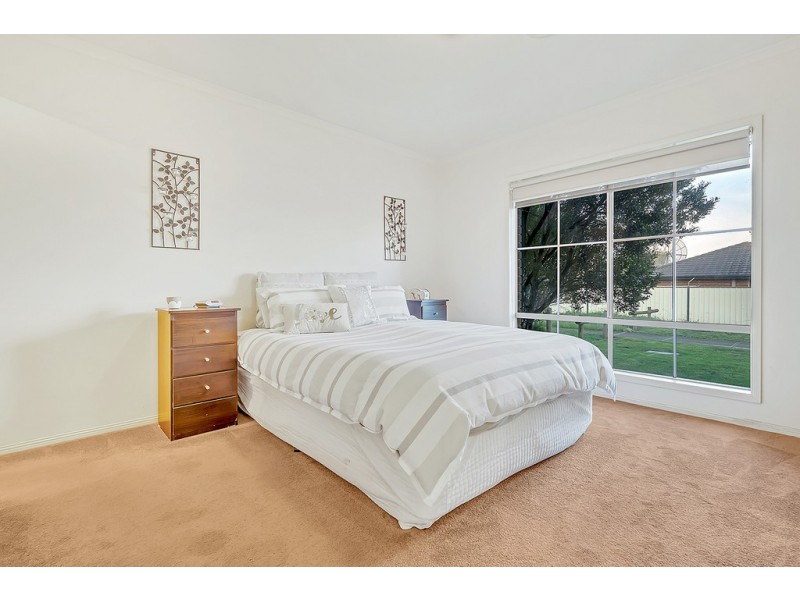 16 Bristol Mews, Craigieburn VIC 3064