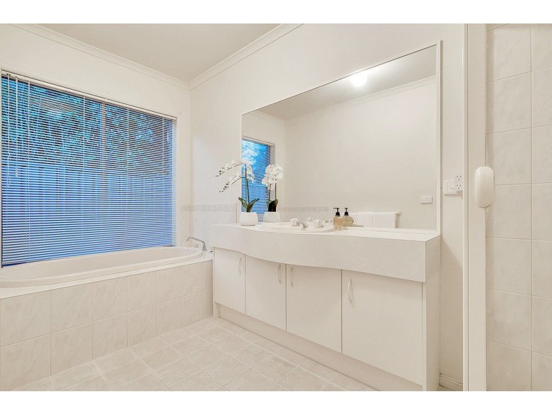 16 Bristol Mews, Craigieburn VIC 3064