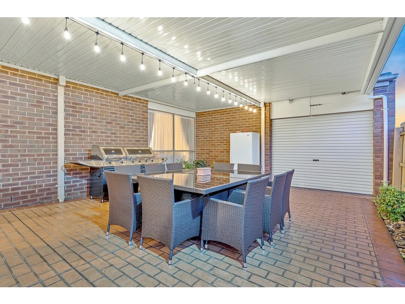 16 Bristol Mews, Craigieburn VIC 3064