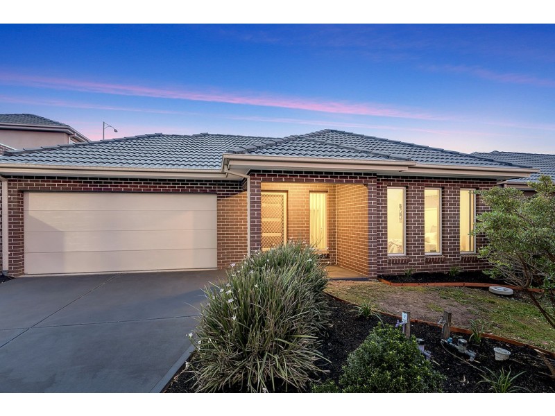 8 Hollows Court, Craigieburn VIC 3064