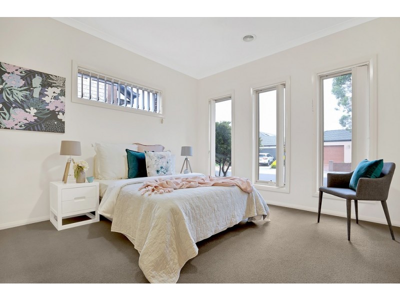 8 Hollows Court, Craigieburn VIC 3064