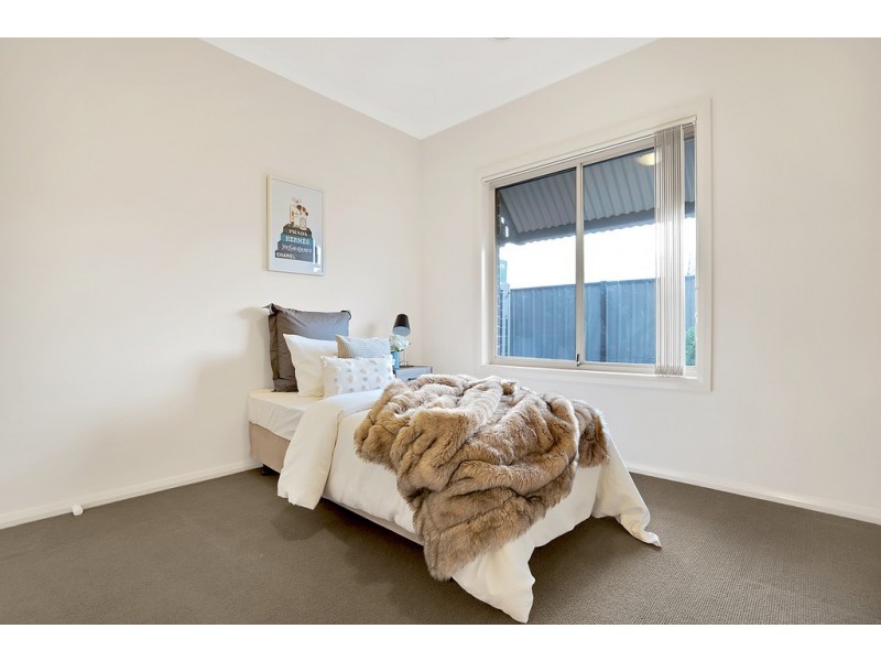 8 Hollows Court, Craigieburn VIC 3064