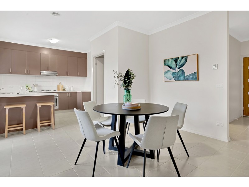 8 Hollows Court, Craigieburn VIC 3064