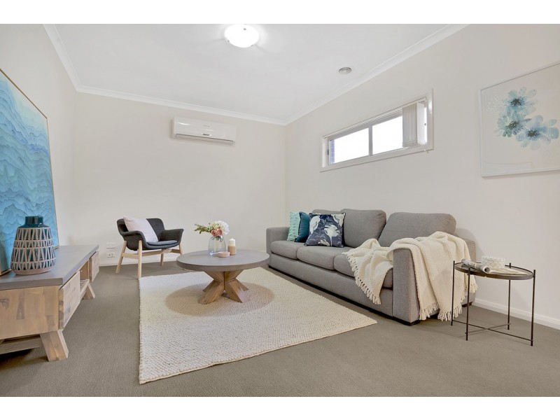 8 Hollows Court, Craigieburn VIC 3064