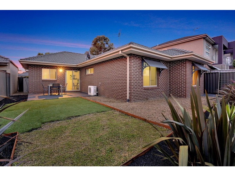 8 Hollows Court, Craigieburn VIC 3064