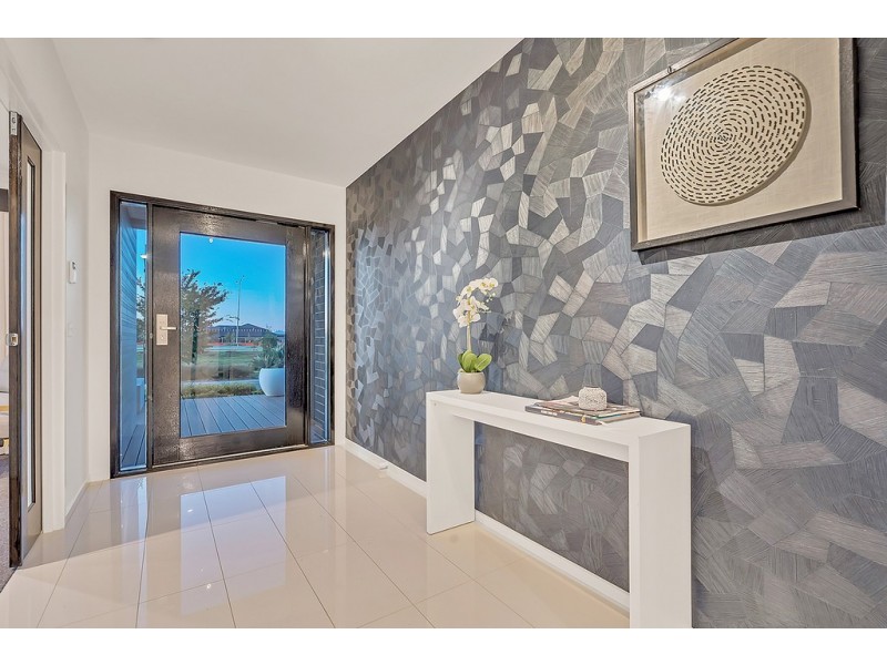 18 Whiteleaf Drive, Mickleham VIC 3064