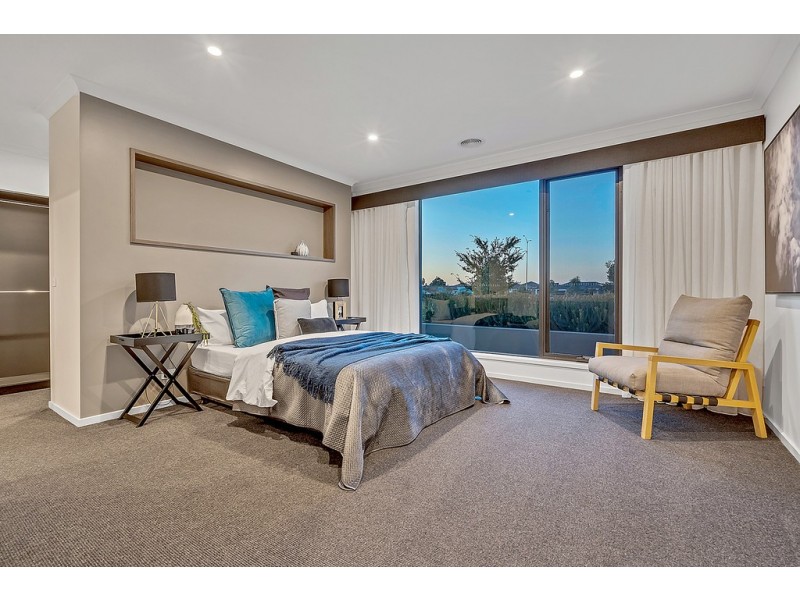 18 Whiteleaf Drive, Mickleham VIC 3064