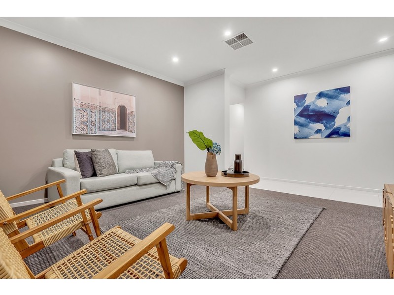 18 Whiteleaf Drive, Mickleham VIC 3064