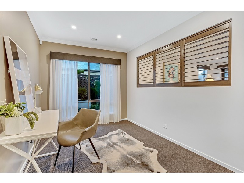 18 Whiteleaf Drive, Mickleham VIC 3064