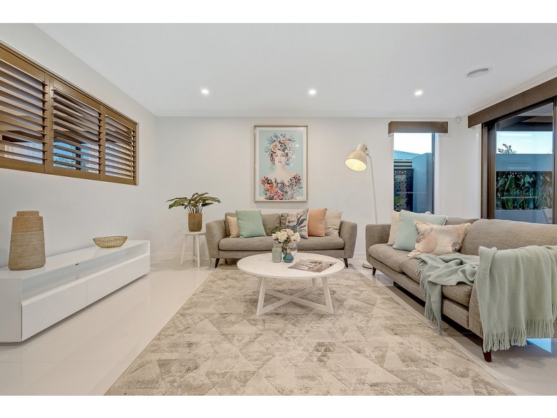 18 Whiteleaf Drive, Mickleham VIC 3064