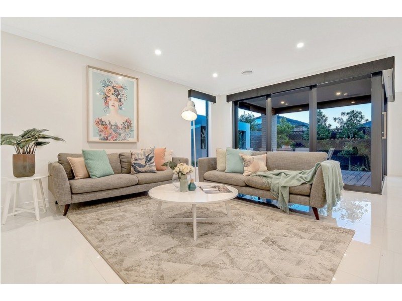 18 Whiteleaf Drive, Mickleham VIC 3064