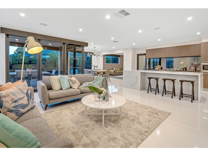 18 Whiteleaf Drive, Mickleham VIC 3064