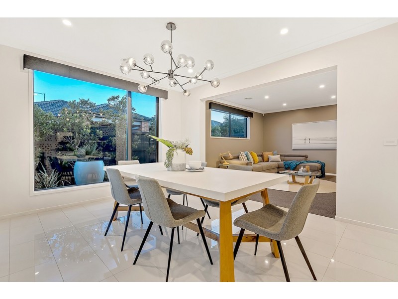 18 Whiteleaf Drive, Mickleham VIC 3064