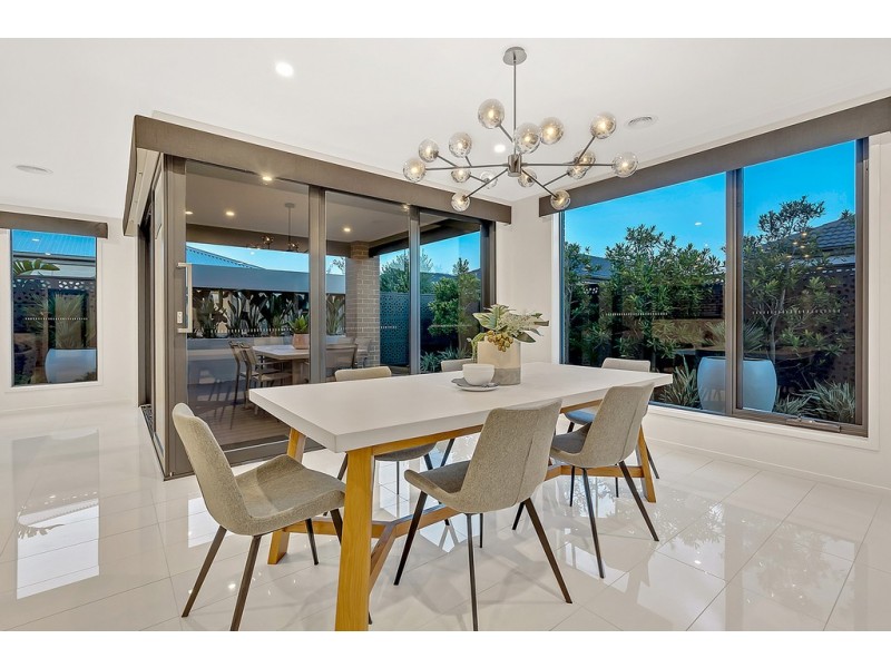 18 Whiteleaf Drive, Mickleham VIC 3064