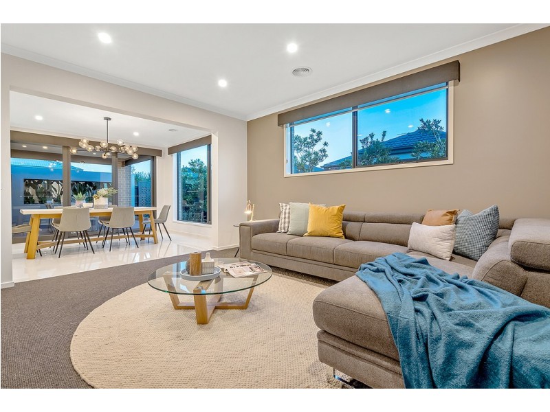 18 Whiteleaf Drive, Mickleham VIC 3064