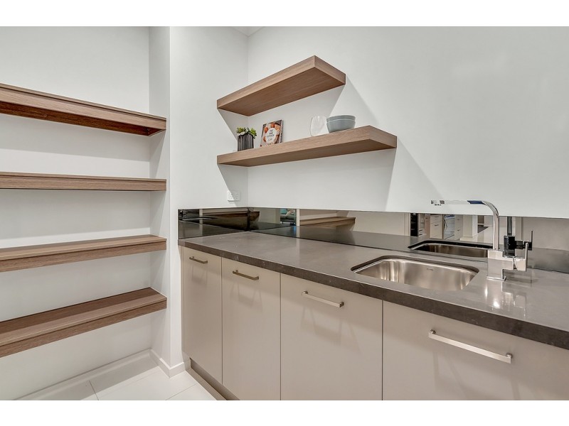 18 Whiteleaf Drive, Mickleham VIC 3064