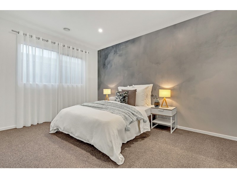 18 Whiteleaf Drive, Mickleham VIC 3064