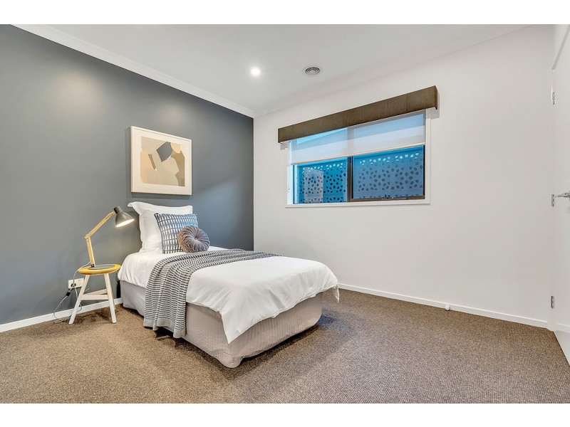 18 Whiteleaf Drive, Mickleham VIC 3064