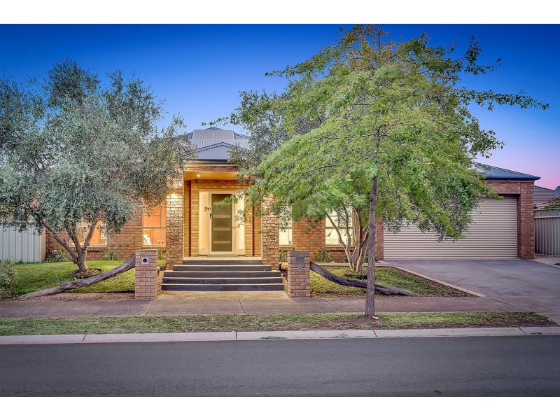 5 Creekwood Drive, Craigieburn VIC 3064