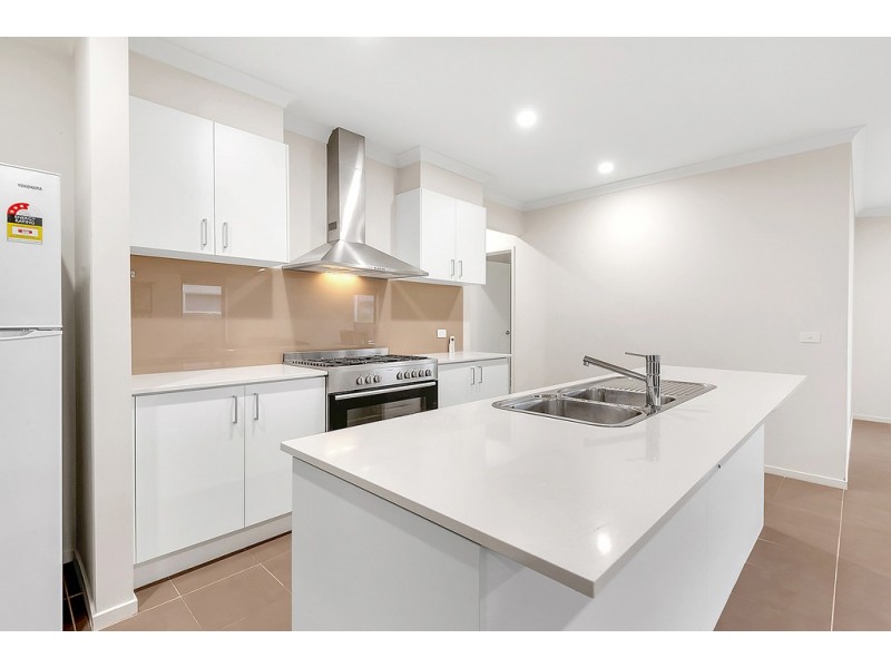 8 Kensley Circuit, Craigieburn VIC 3064