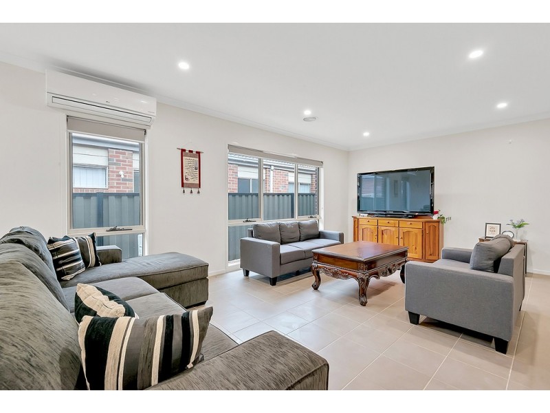 8 Kensley Circuit, Craigieburn VIC 3064